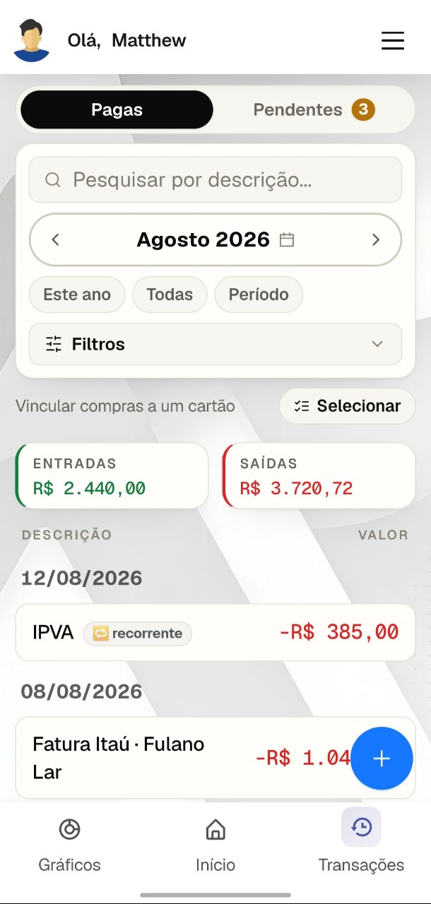 Tela de transações do Gastto com filtros por mês e lista de lançamentos